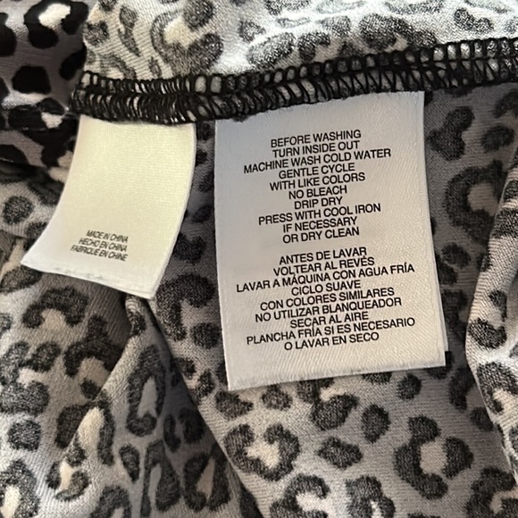 Anne Klein Cheetah 🐆 Print Top Size Medium - Picture 7 of 7
